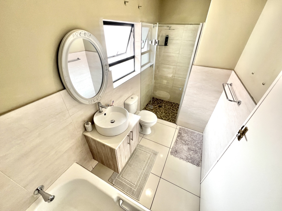 To Let 4 Bedroom Property for Rent in Rivonia Gauteng