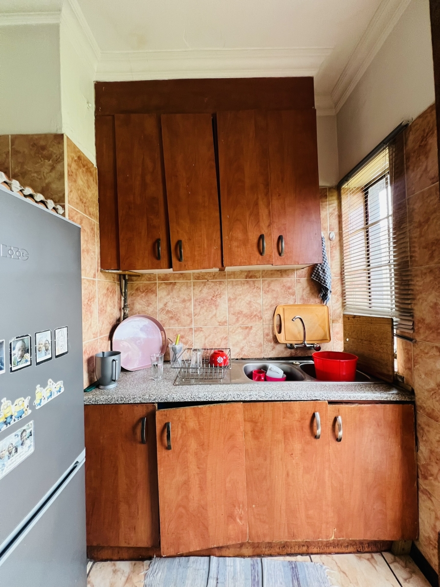 7 Bedroom Property for Sale in Leeuhof Gauteng