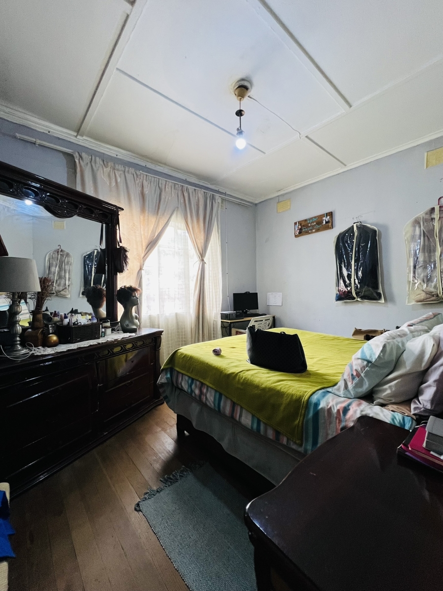 7 Bedroom Property for Sale in Leeuhof Gauteng