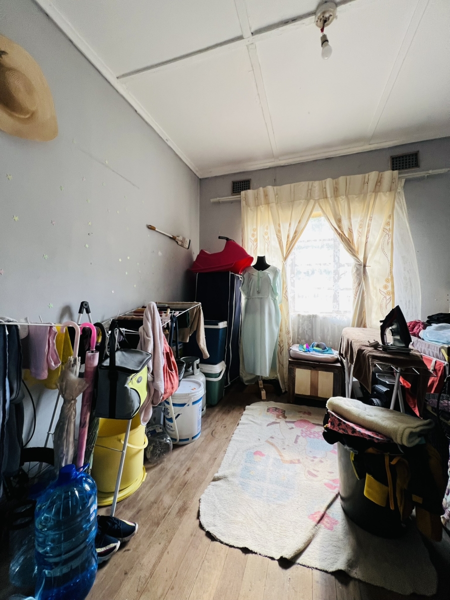 7 Bedroom Property for Sale in Leeuhof Gauteng