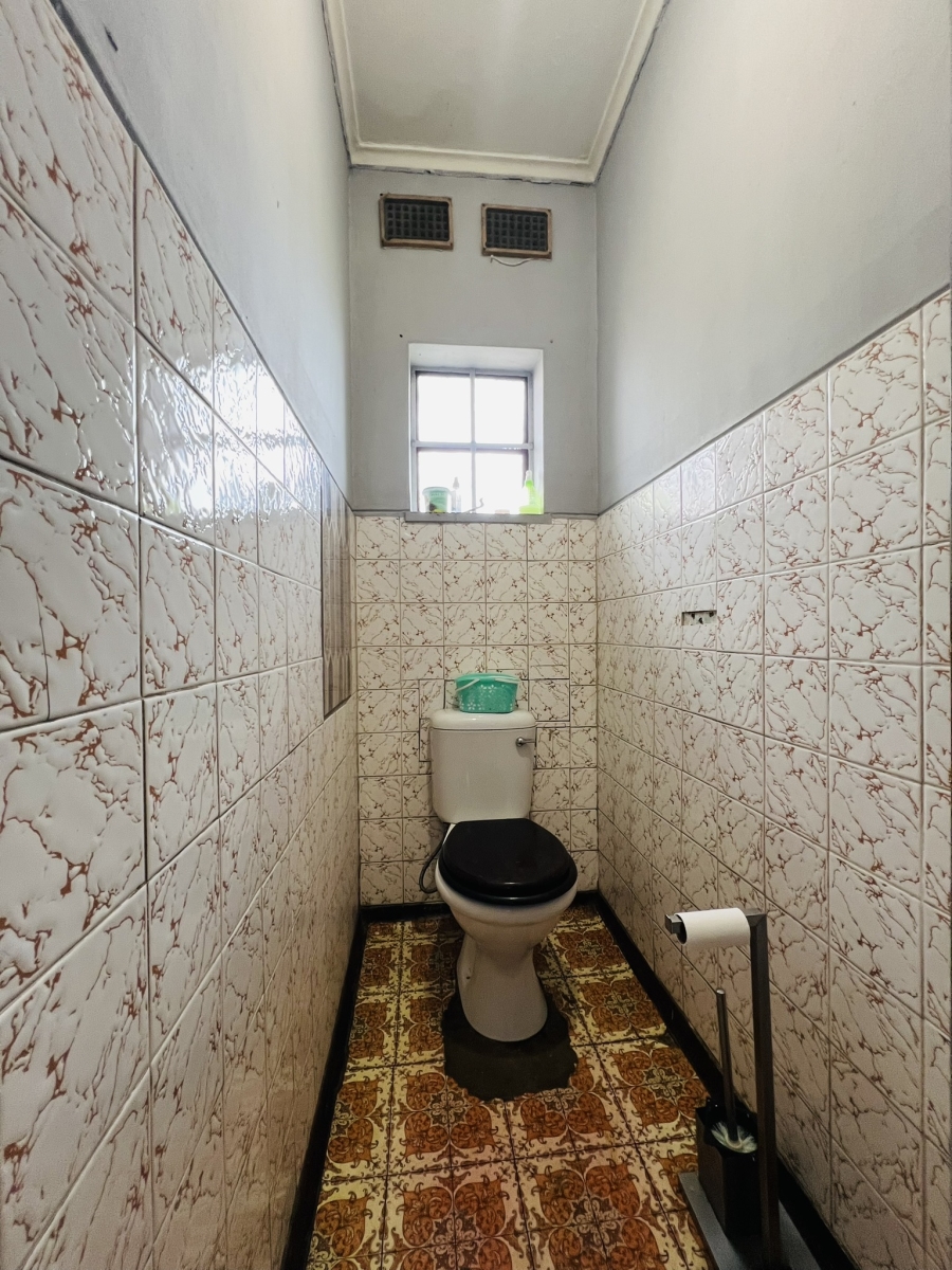 7 Bedroom Property for Sale in Leeuhof Gauteng