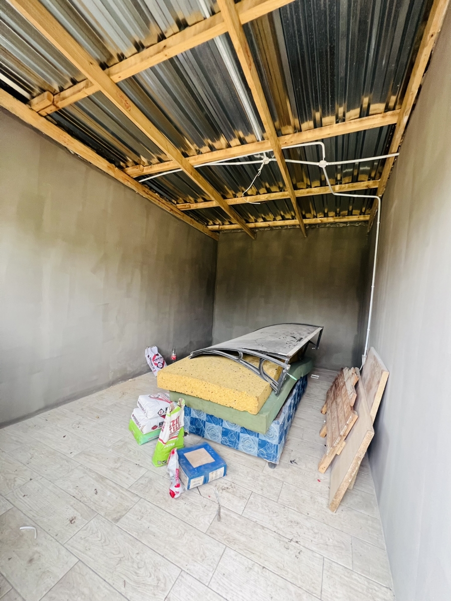 7 Bedroom Property for Sale in Leeuhof Gauteng