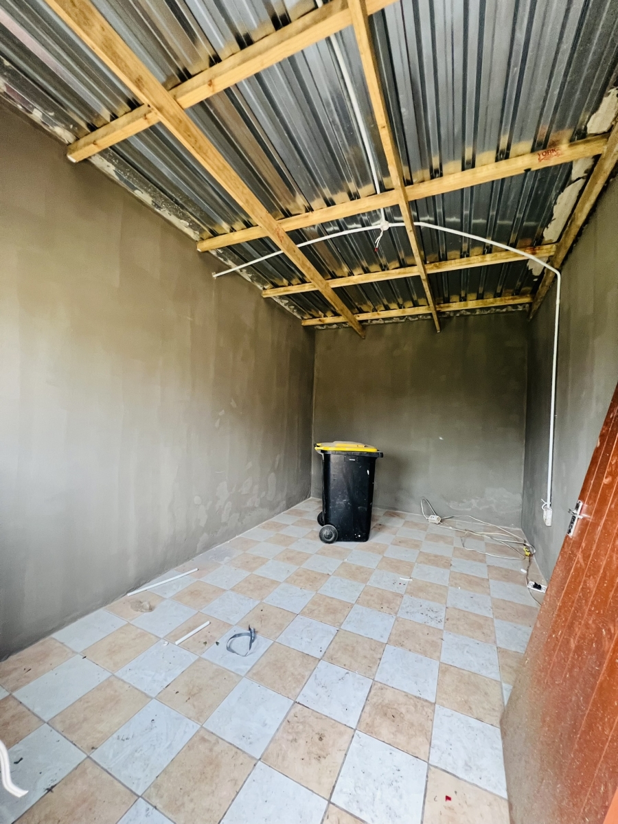 7 Bedroom Property for Sale in Leeuhof Gauteng