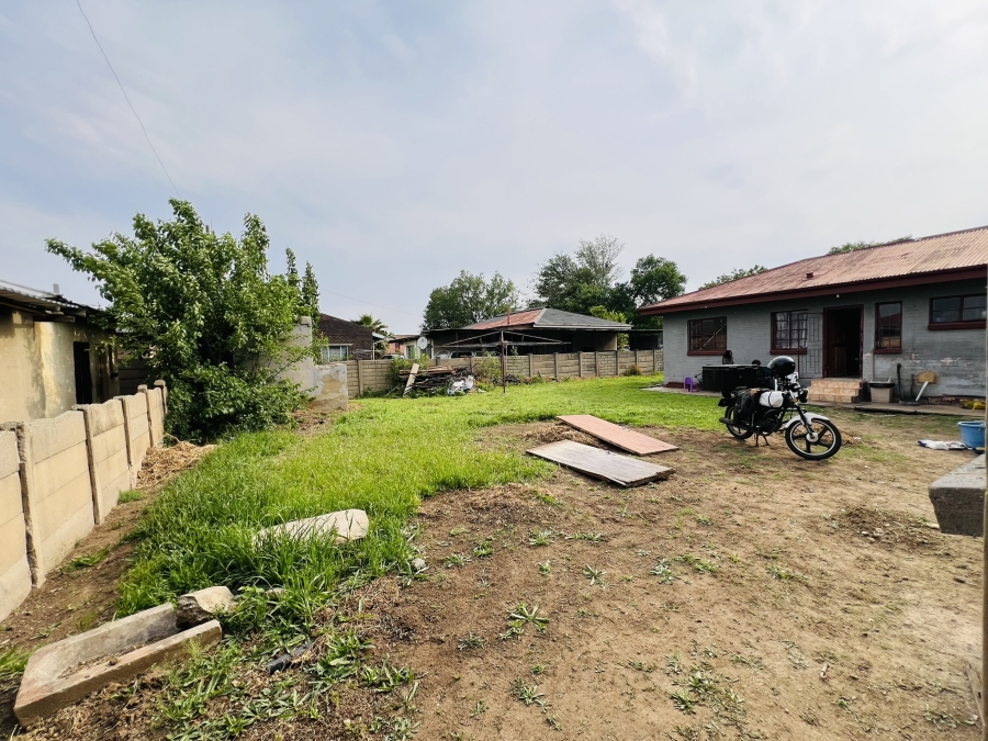 7 Bedroom Property for Sale in Leeuhof Gauteng