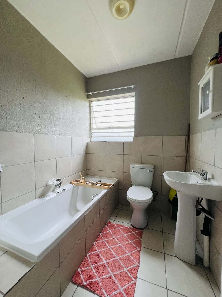 2 Bedroom Property for Sale in Wilgeheuwel Gauteng