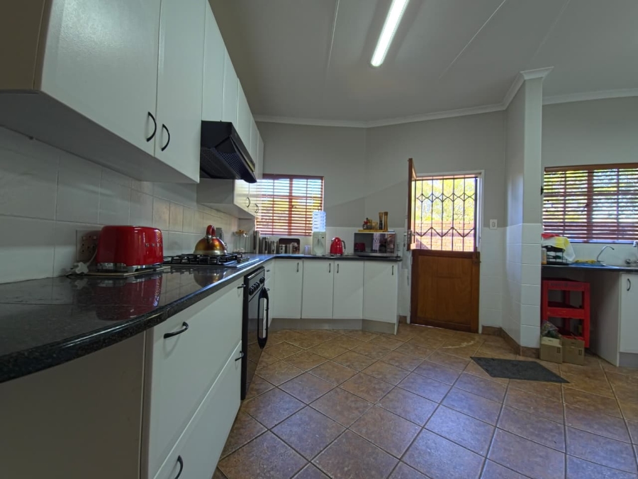 To Let 4 Bedroom Property for Rent in Kameeldrift West Gauteng