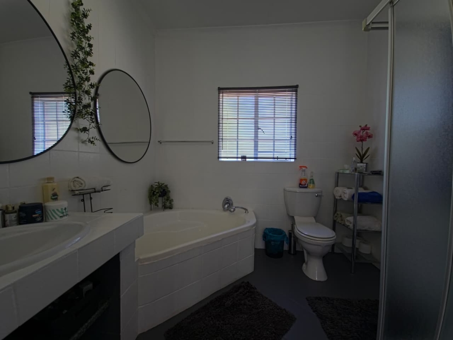 To Let 4 Bedroom Property for Rent in Kameeldrift West Gauteng