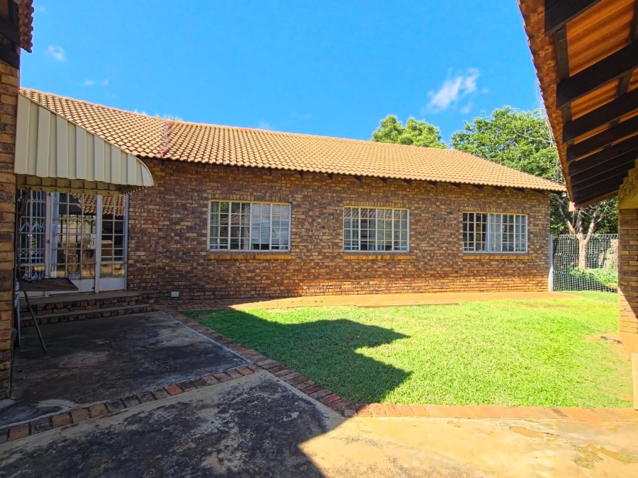 To Let 4 Bedroom Property for Rent in Kameeldrift West Gauteng