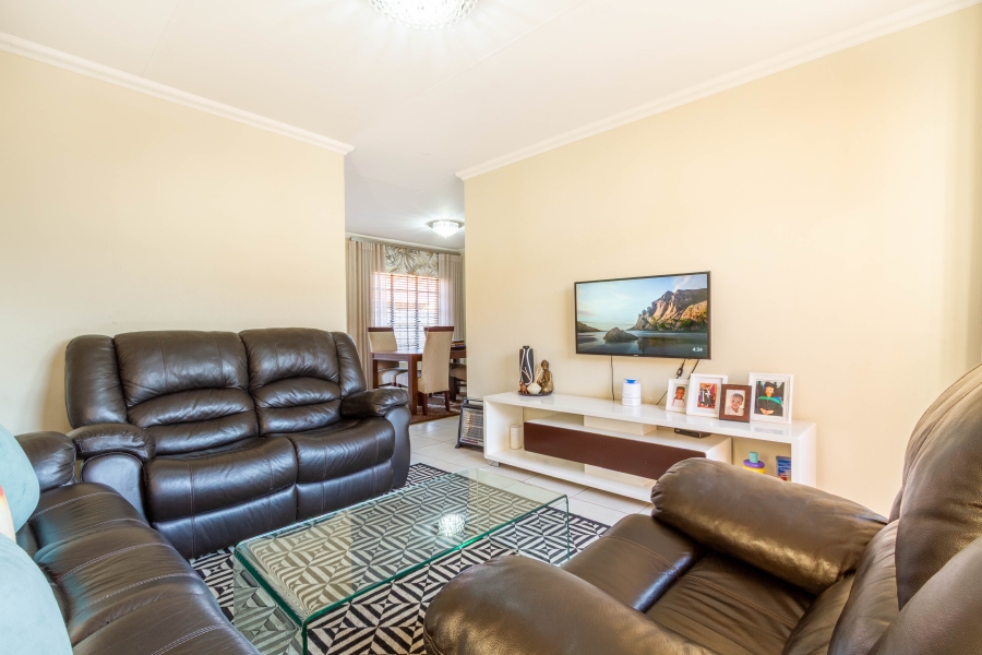 To Let 2 Bedroom Property for Rent in Equestria Gauteng