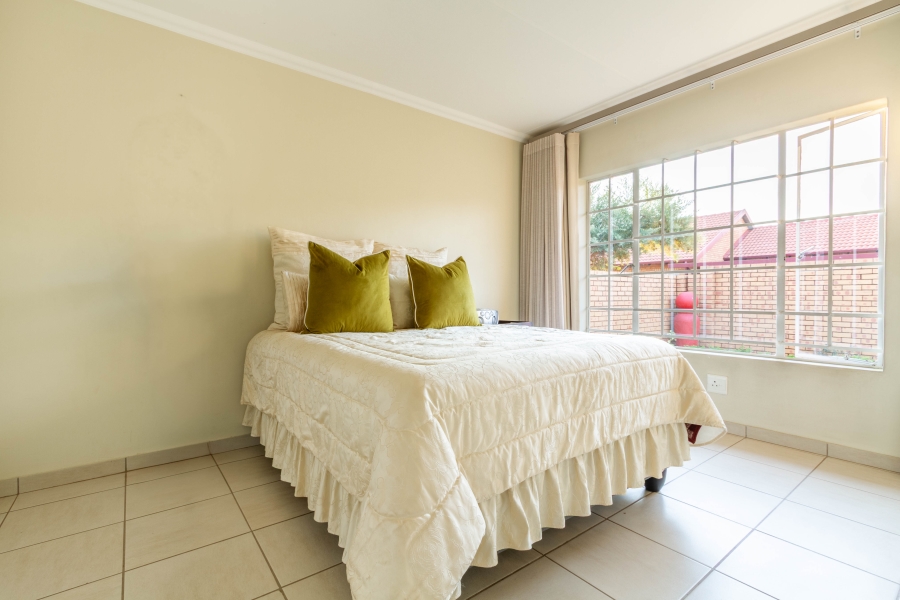 To Let 2 Bedroom Property for Rent in Equestria Gauteng