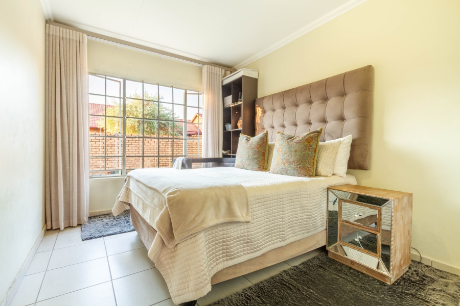 To Let 2 Bedroom Property for Rent in Equestria Gauteng