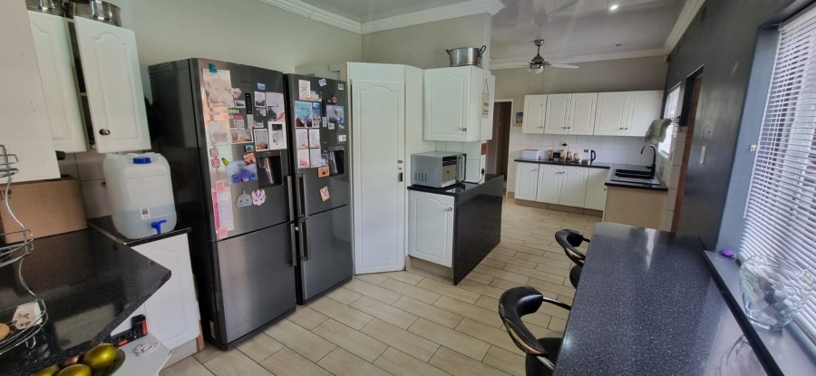 4 Bedroom Property for Sale in Queenswood Gauteng