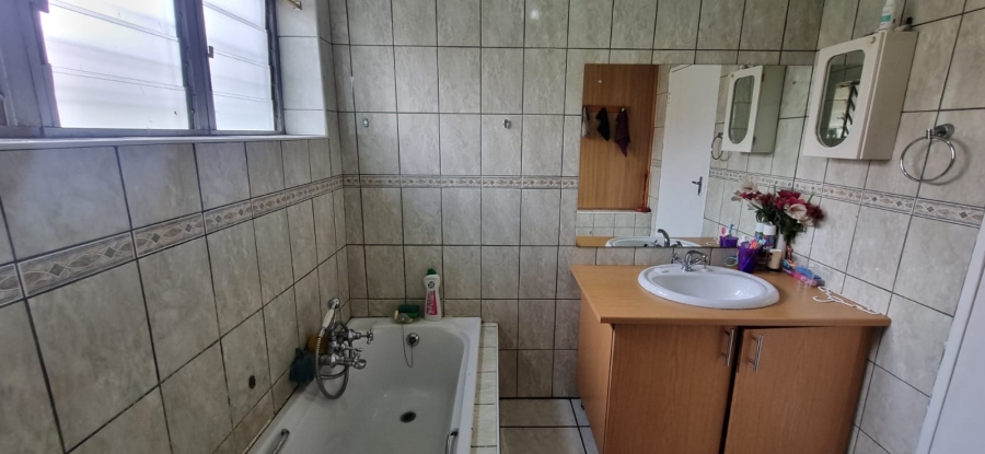 4 Bedroom Property for Sale in Queenswood Gauteng