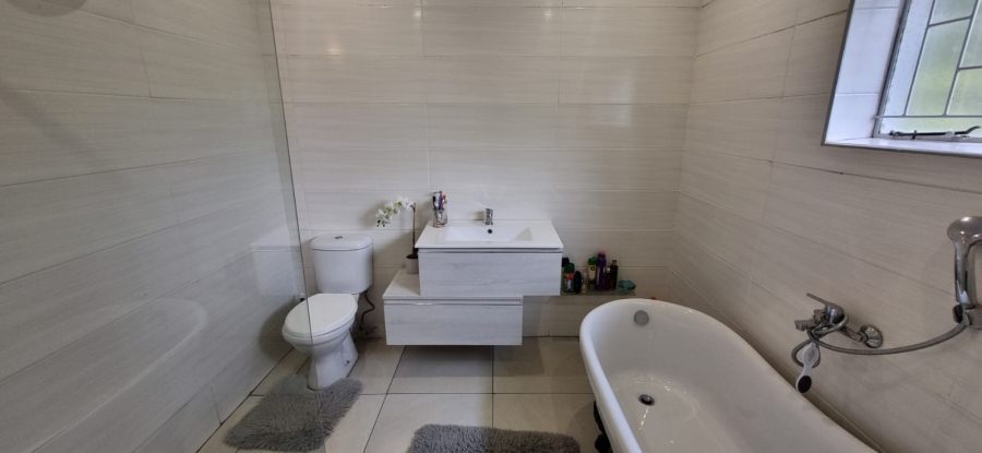 4 Bedroom Property for Sale in Queenswood Gauteng