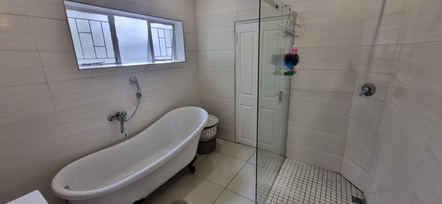 4 Bedroom Property for Sale in Queenswood Gauteng