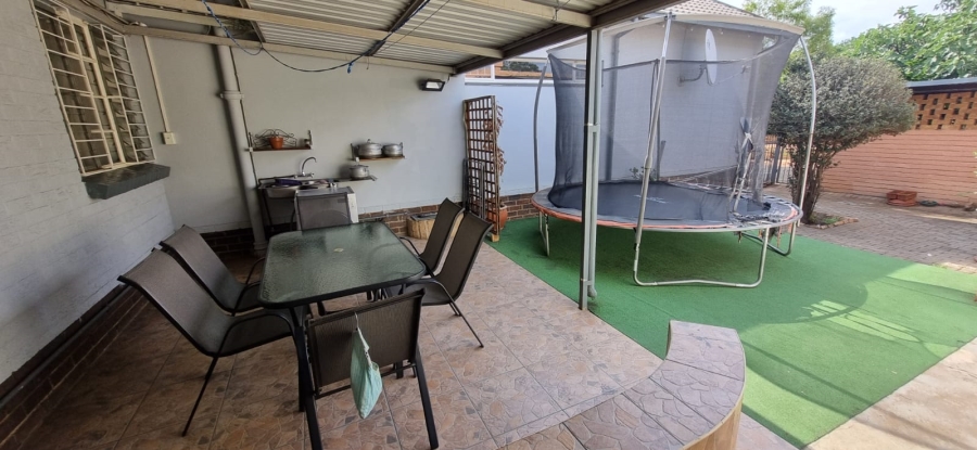 4 Bedroom Property for Sale in Queenswood Gauteng