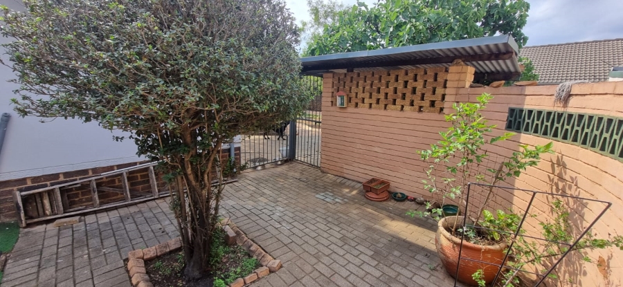 4 Bedroom Property for Sale in Queenswood Gauteng