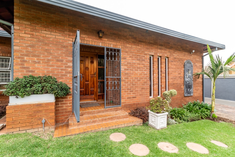 5 Bedroom Property for Sale in Rietfontein Gauteng