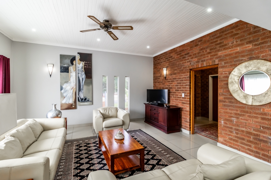 5 Bedroom Property for Sale in Rietfontein Gauteng