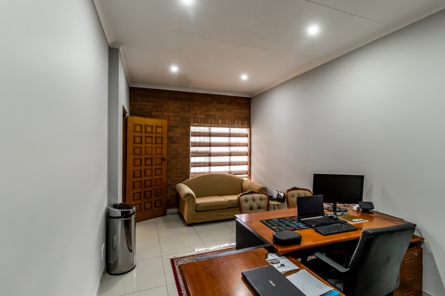 5 Bedroom Property for Sale in Rietfontein Gauteng