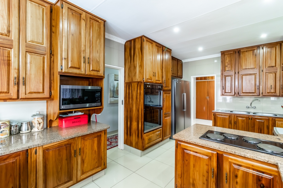 5 Bedroom Property for Sale in Rietfontein Gauteng