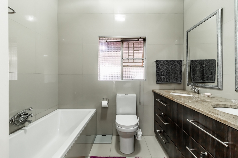 5 Bedroom Property for Sale in Rietfontein Gauteng