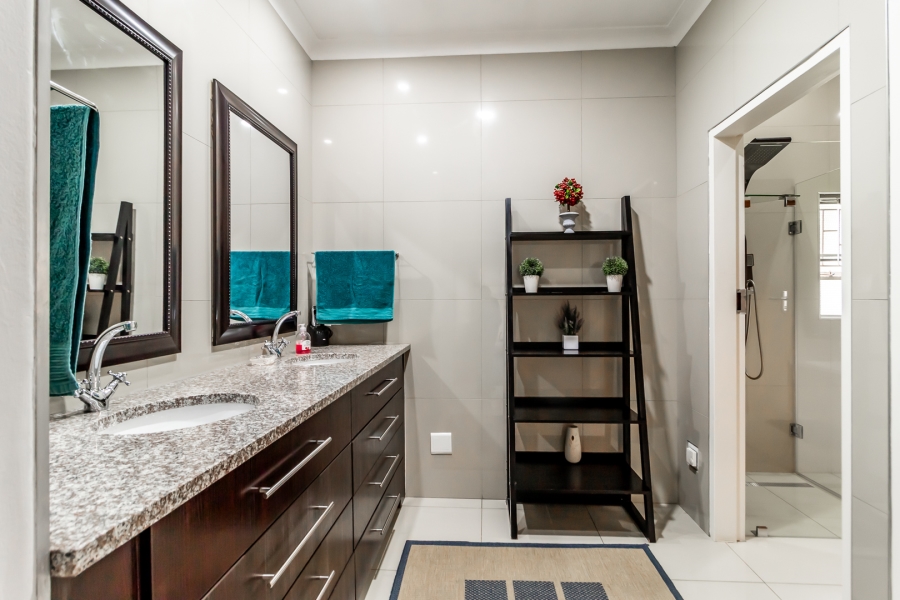 5 Bedroom Property for Sale in Rietfontein Gauteng