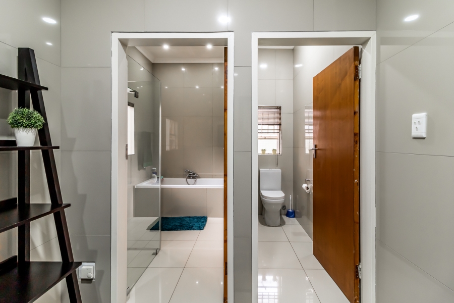 5 Bedroom Property for Sale in Rietfontein Gauteng