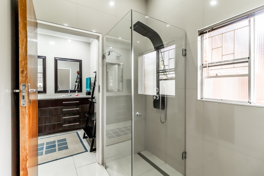 5 Bedroom Property for Sale in Rietfontein Gauteng