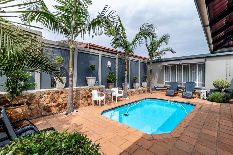 5 Bedroom Property for Sale in Rietfontein Gauteng