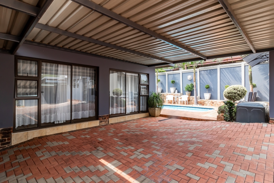 5 Bedroom Property for Sale in Rietfontein Gauteng