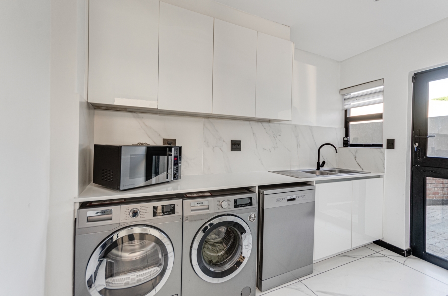 To Let 3 Bedroom Property for Rent in Broadacres Gauteng