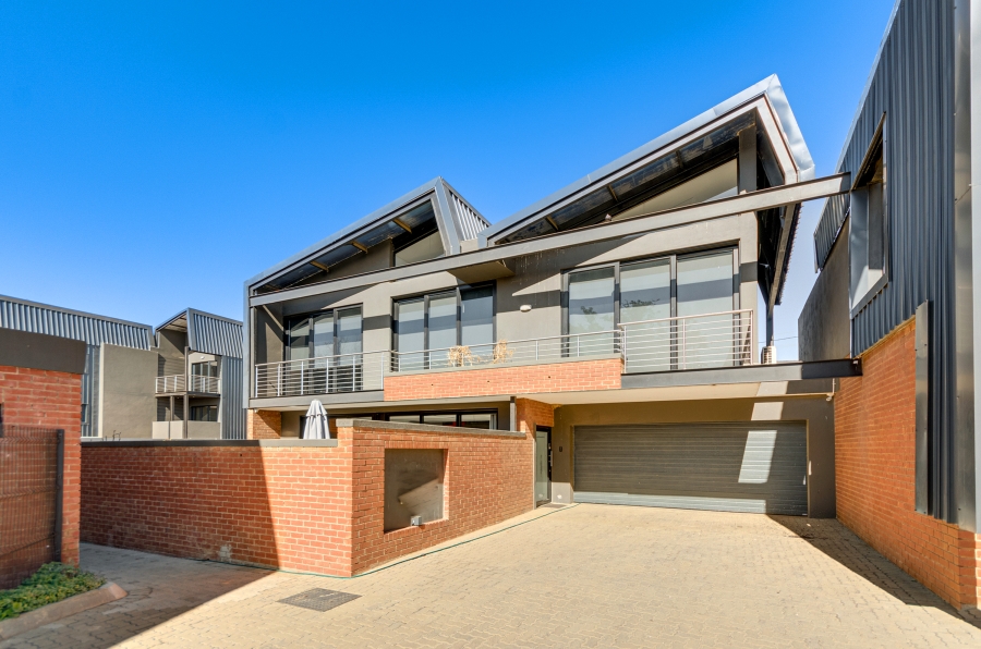 To Let 3 Bedroom Property for Rent in Broadacres Gauteng