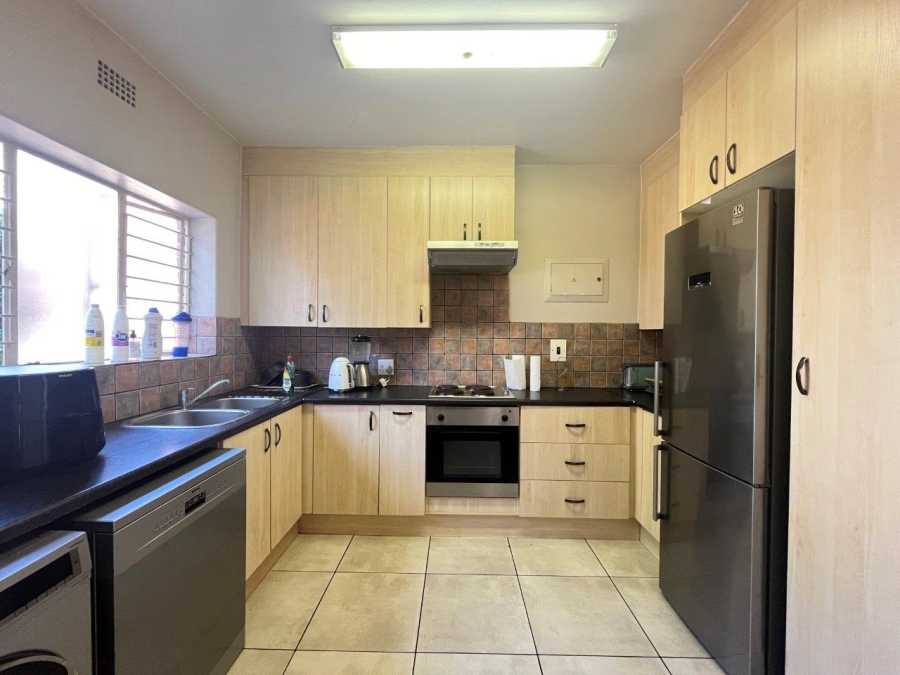 To Let 2 Bedroom Property for Rent in Sandown Gauteng
