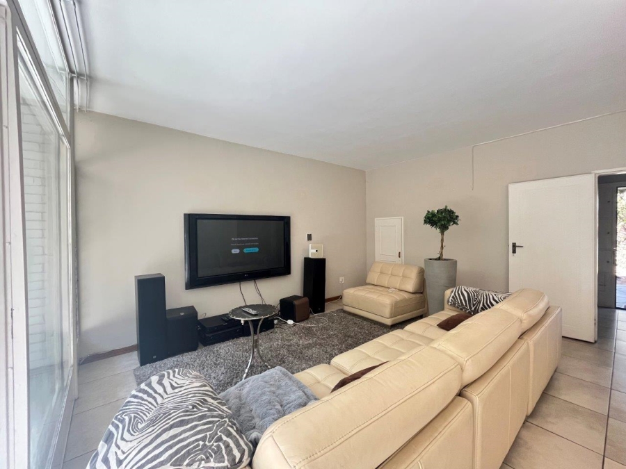 To Let 2 Bedroom Property for Rent in Sandown Gauteng