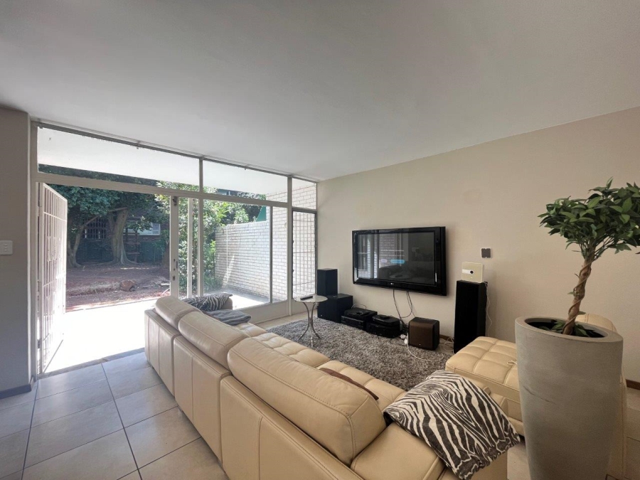 To Let 2 Bedroom Property for Rent in Sandown Gauteng