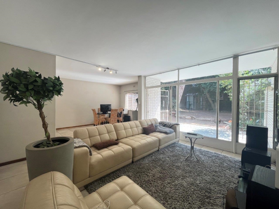 To Let 2 Bedroom Property for Rent in Sandown Gauteng