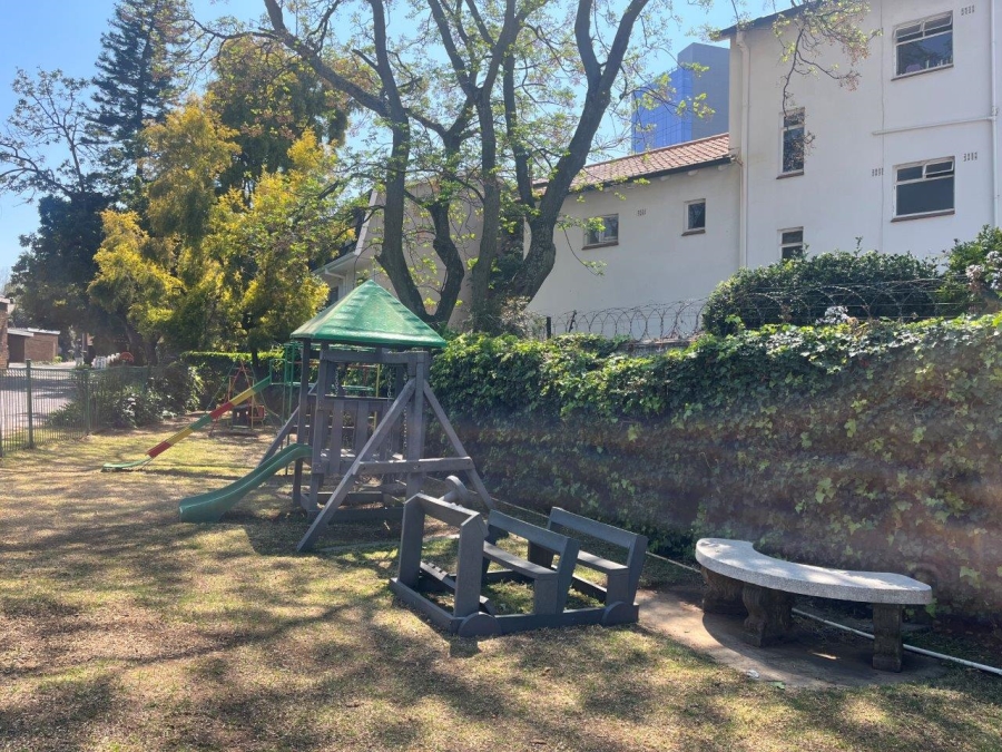 To Let 2 Bedroom Property for Rent in Sandown Gauteng