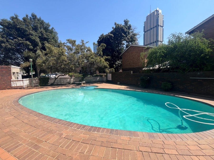 To Let 2 Bedroom Property for Rent in Sandown Gauteng