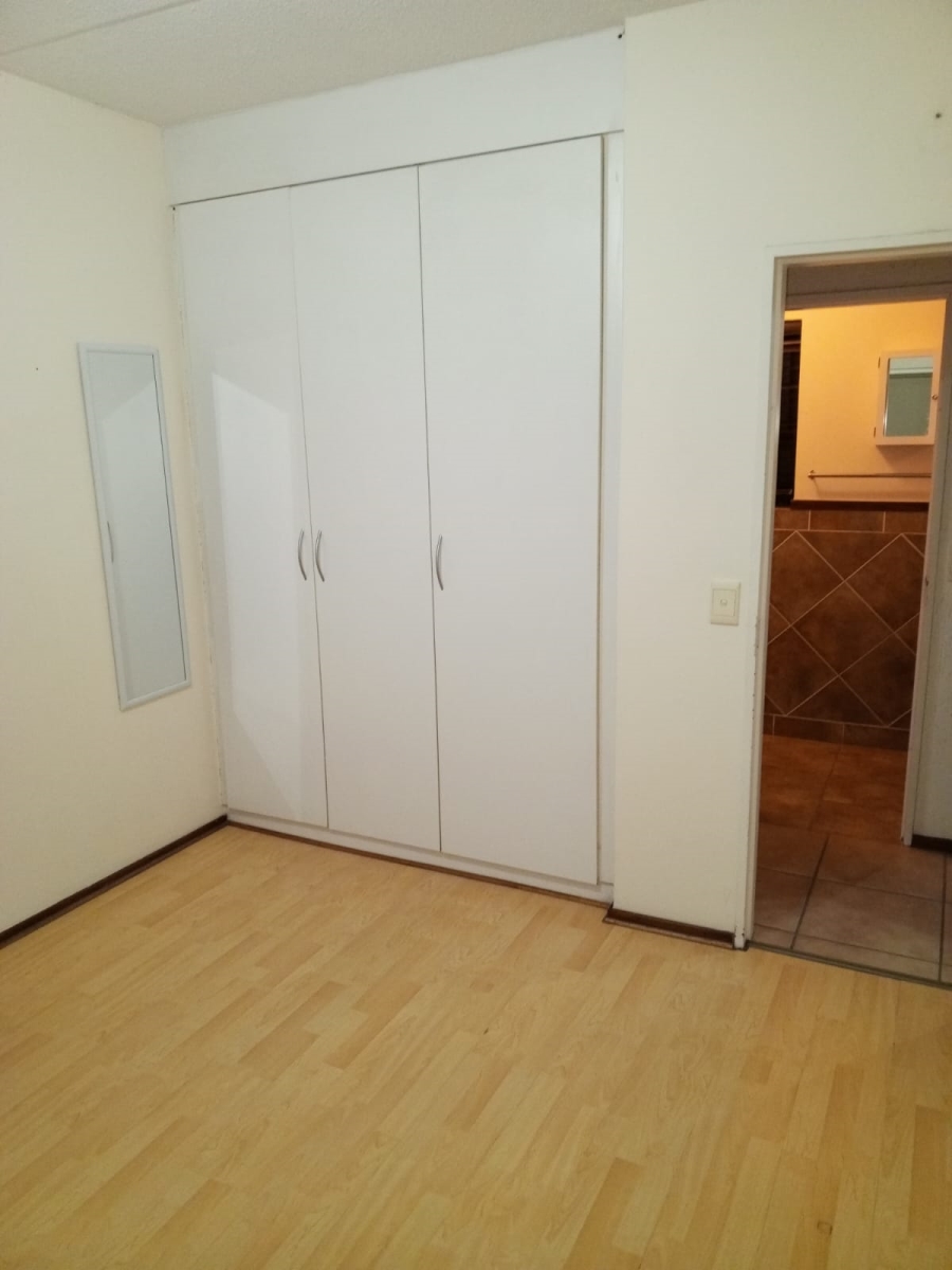 To Let 1 Bedroom Property for Rent in Lonehill Gauteng