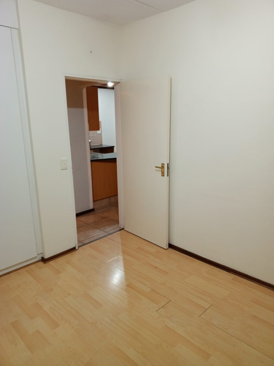 To Let 1 Bedroom Property for Rent in Lonehill Gauteng