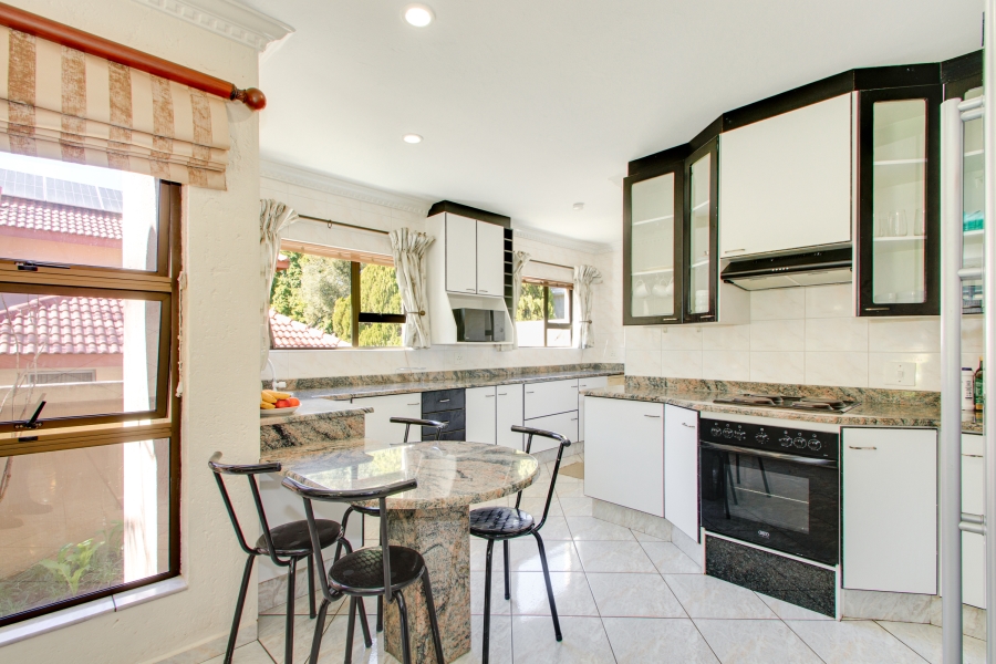 To Let 4 Bedroom Property for Rent in Dainfern Golf Estate Gauteng