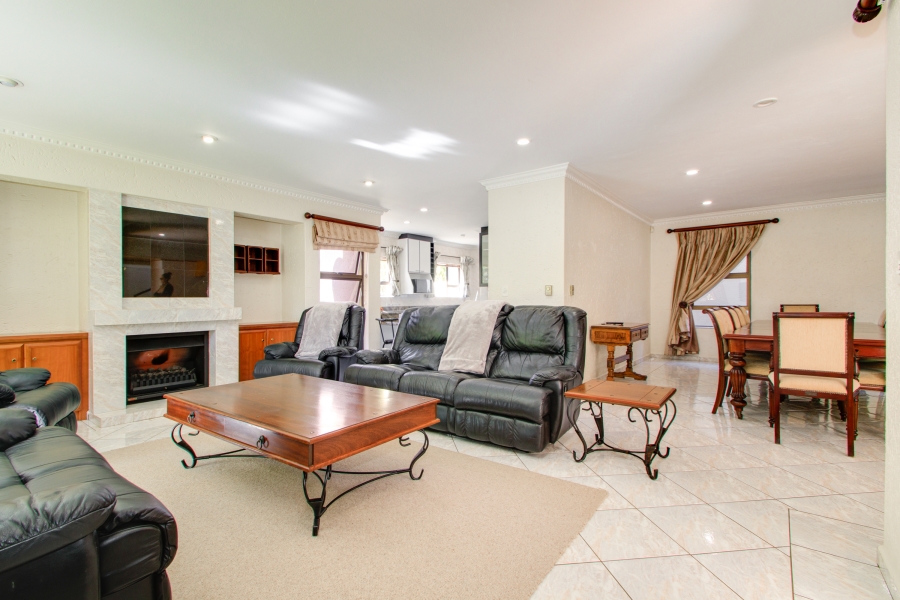 To Let 4 Bedroom Property for Rent in Dainfern Golf Estate Gauteng