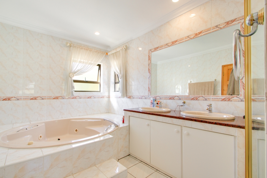 To Let 4 Bedroom Property for Rent in Dainfern Golf Estate Gauteng