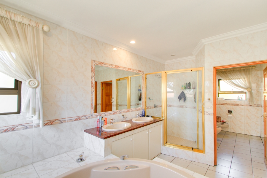 To Let 4 Bedroom Property for Rent in Dainfern Golf Estate Gauteng