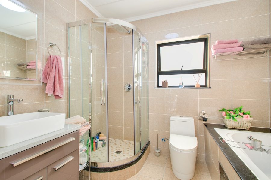 3 Bedroom Property for Sale in Broadacres Gauteng