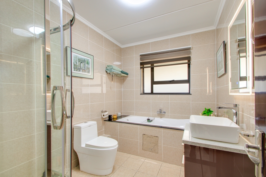 3 Bedroom Property for Sale in Broadacres Gauteng