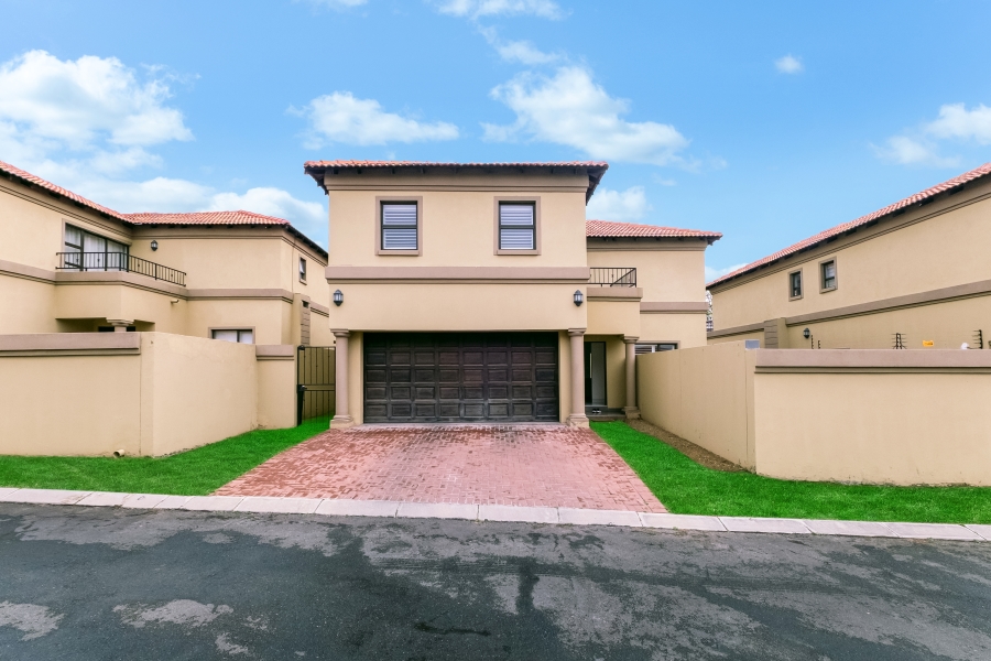 To Let 3 Bedroom Property for Rent in Broadacres Gauteng
