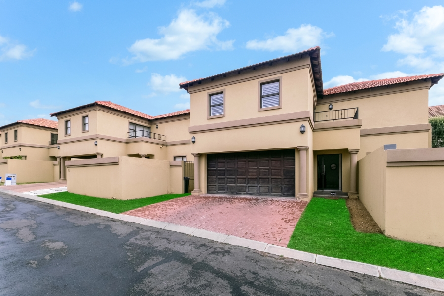 To Let 3 Bedroom Property for Rent in Broadacres Gauteng