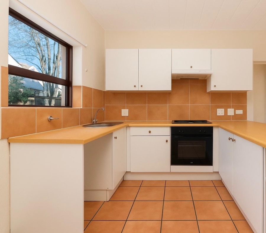 To Let 1 Bedroom Property for Rent in Douglasdale Gauteng